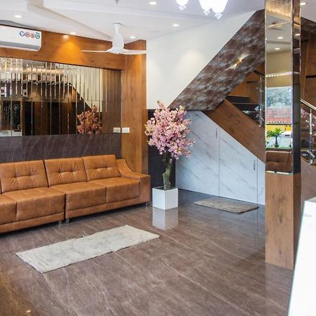 Hotel Hometown Near Us Embassy Bkc مومباي المظهر الخارجي الصورة